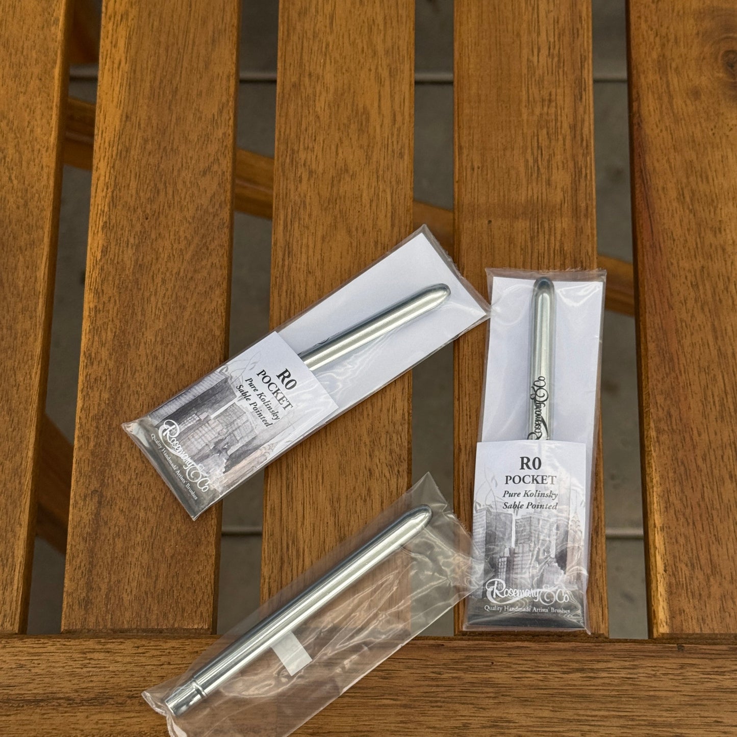 Travel Brush - R0 Pocket Pure Kolinsky Sable Pointed - Size 4 - SOCO Store Fujairah